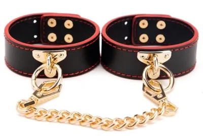 Menottes simili MAESTRO Noir et Rouge
