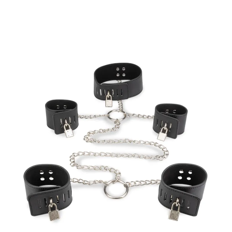 Menottes en croix et collier soumission