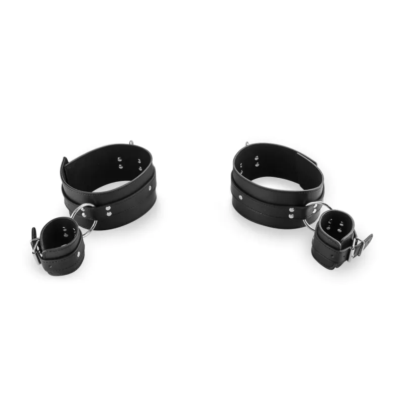 Contraintes BDSM cuisses et poignets