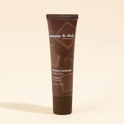 Peinture de corps chocolatée comestible