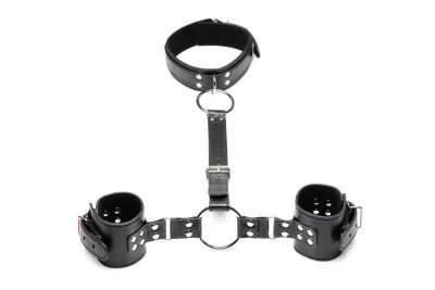Strict - Ensemble de retenue avec collier et menottes - Noir